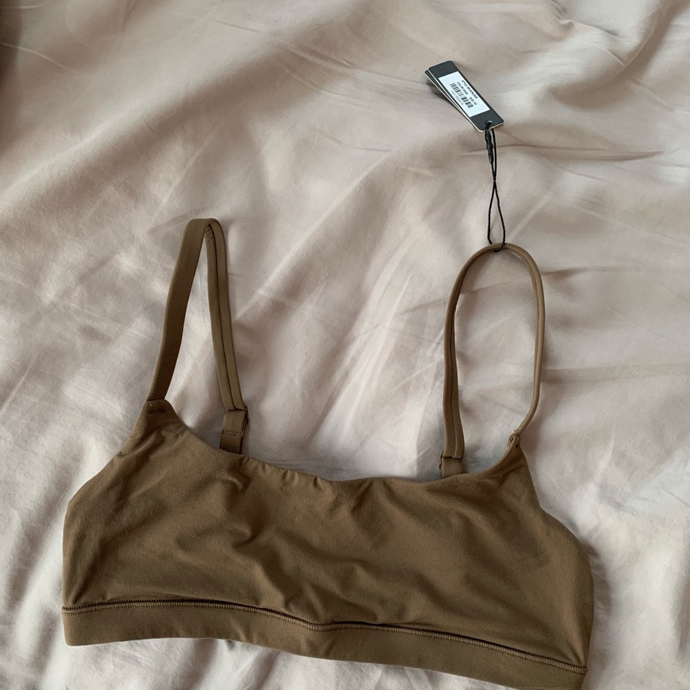 Skims Scoop Neck Bra in Oxide